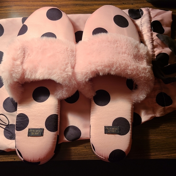 NWOT Victoria Secret House Slippers